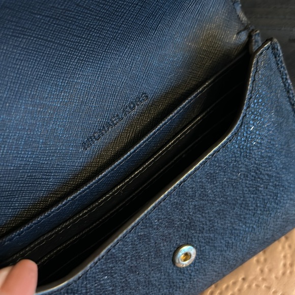 Michael Kors wristlet navy with removable pockets! - Picture 4 of 8